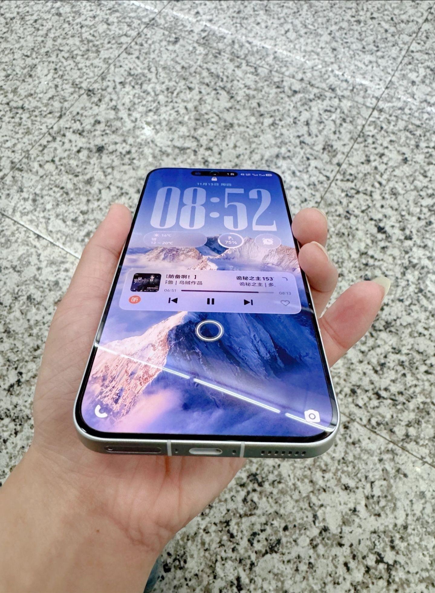 这手机设计……太酷了!🥰